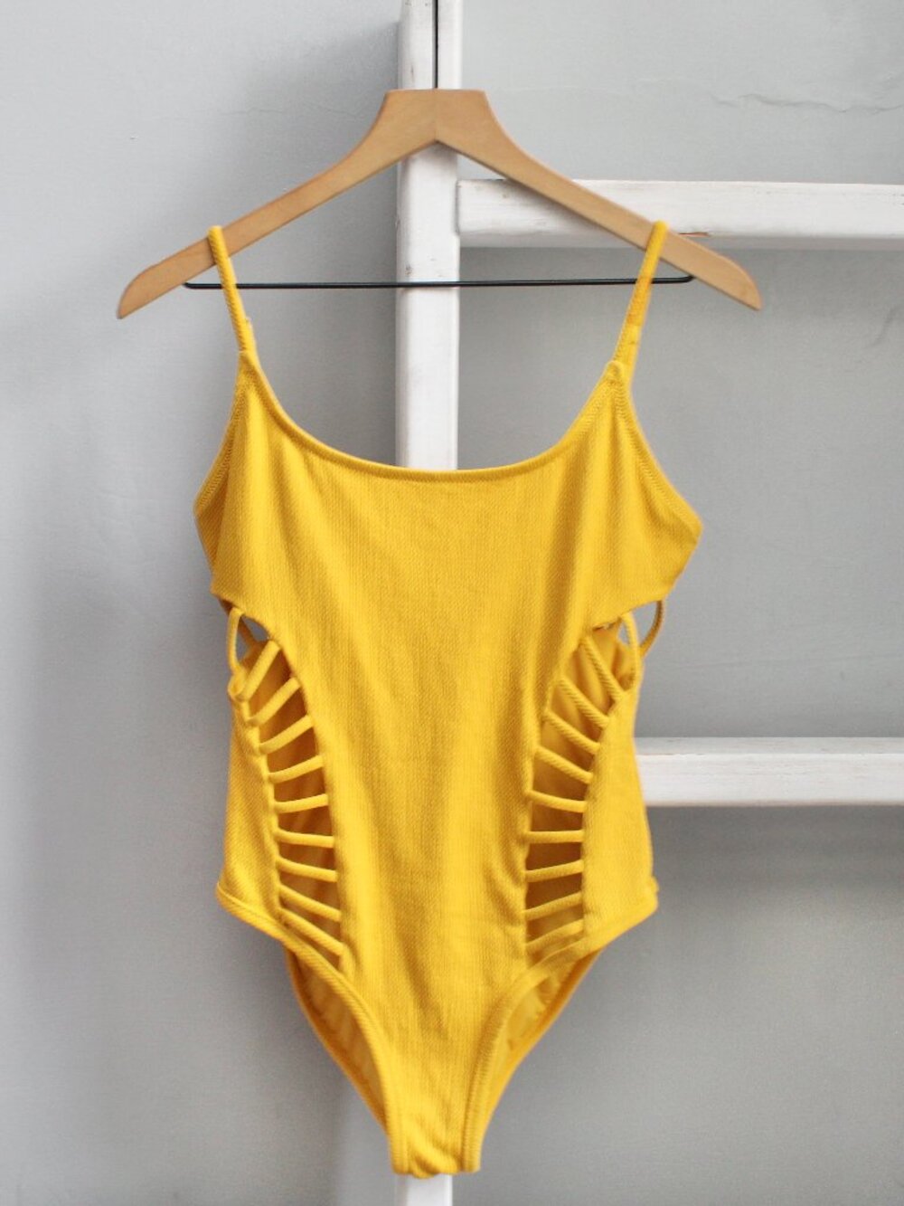 Red Carter Side Cutout One Piece Swimsuit Yellow Size Small